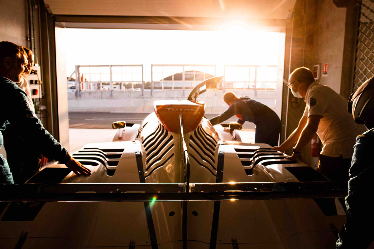 グリーンGT H24のリヤカウル。多数のルーバーが確認できる