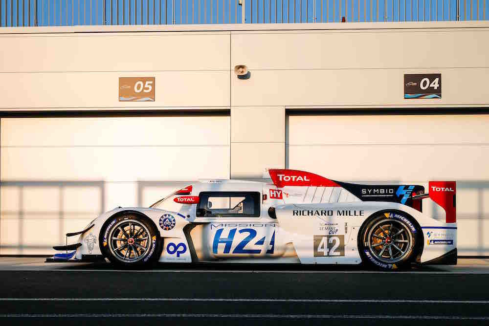 700気圧のレーシング用水素タンクを車両側部に搭載するグリーンGT H24