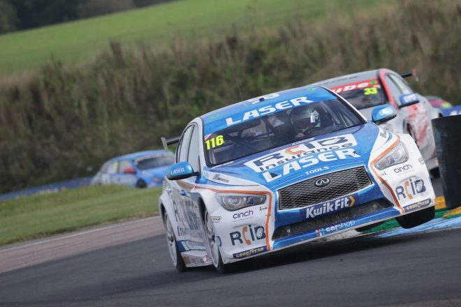 「ここでポイントリードを奪えるなんて予想外」と、こちらも今季好調を維持するアシュリー・サットン(インフィニティQ50BTCC/Laser Tools Racing)