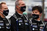 グリッドでのスタート前セレモニーに臨む山下健太