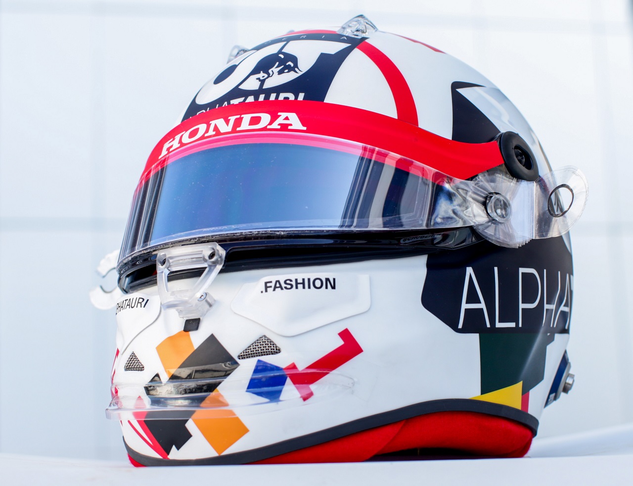 2020年F1第10戦ロシアGP　ダニール・クビアト（アルファタウリ・ホンダ）のスペシャルデザインヘルメット