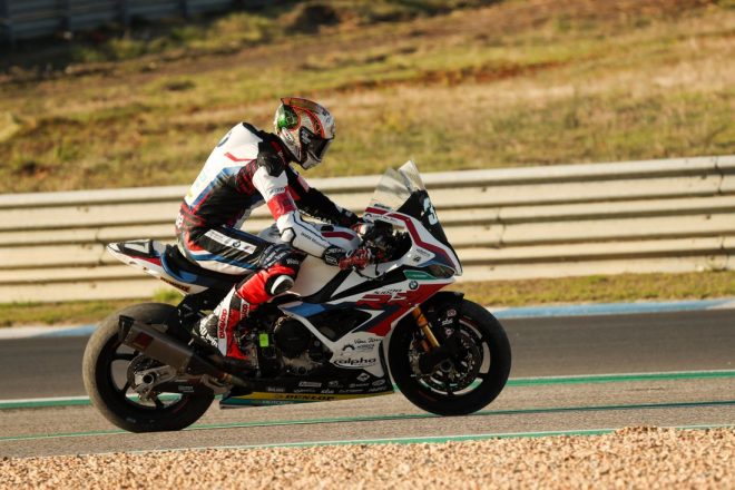 転倒後再スタートを切ったピーター・ヒックマン（BMW MOTORRAD WORLD ENDURANCE TEAM）／EWC第4戦エストリル12時間
