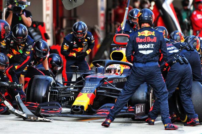 2020年F1第10戦ロシアGP　マックス・フェルスタッペン（レッドブル・ホンダ）のピットストップ