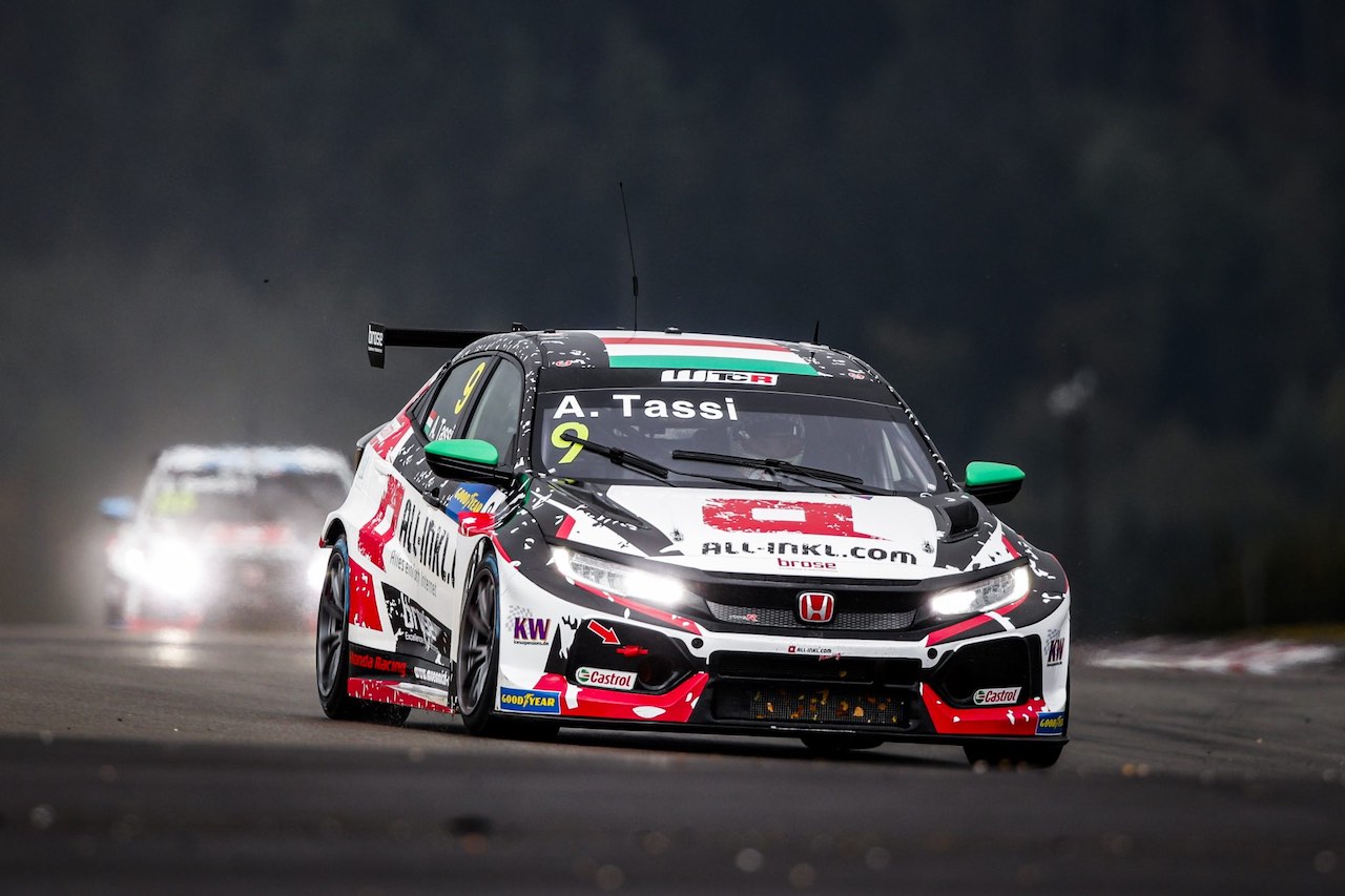 公式練習から速さを見せたアッティラ・タッシ（FK8型ホンダ・シビック・タイプR TCR／ALL-INKL.DE Münnich Motorsport）は、レース1でコースオフを喫したものの、レース2で3位に喰い込む
