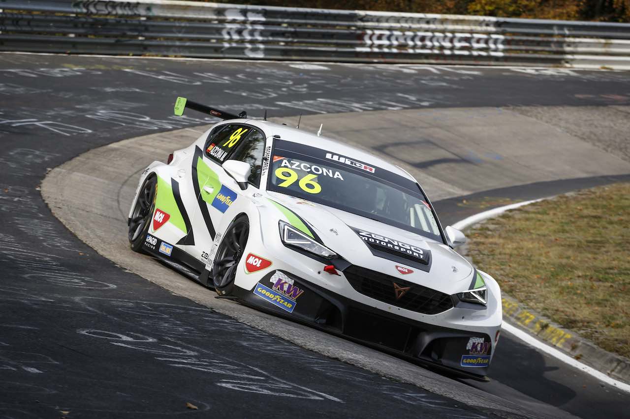 2020年仕様の新カラーを披露したZengő Motorsportは、レース1をペナルティで落としたミケル・アズコナ（Cupra León Competición TCR）がレース2で4位までカムバックを果たす
