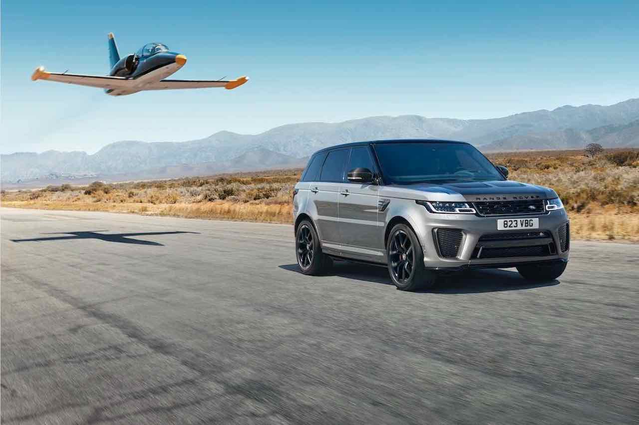 高性能部門SVO（スペシャル・ビークル・オペレーションズ）が仕立てたSVR CARBON EDITIONも、2021年モデル限定グレードとなる