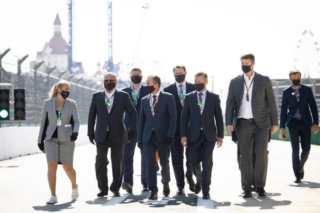 今回プーチンさんのお姿は見受けられませんでしたが、やたらガタイのいいお偉いさんたちが気になりました