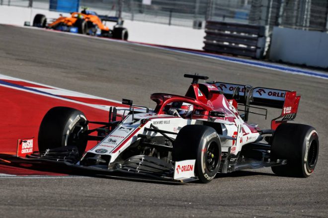 ライコネンさんは鬼ブロックを披露するも展開に恵まれず14位フィニッシュ