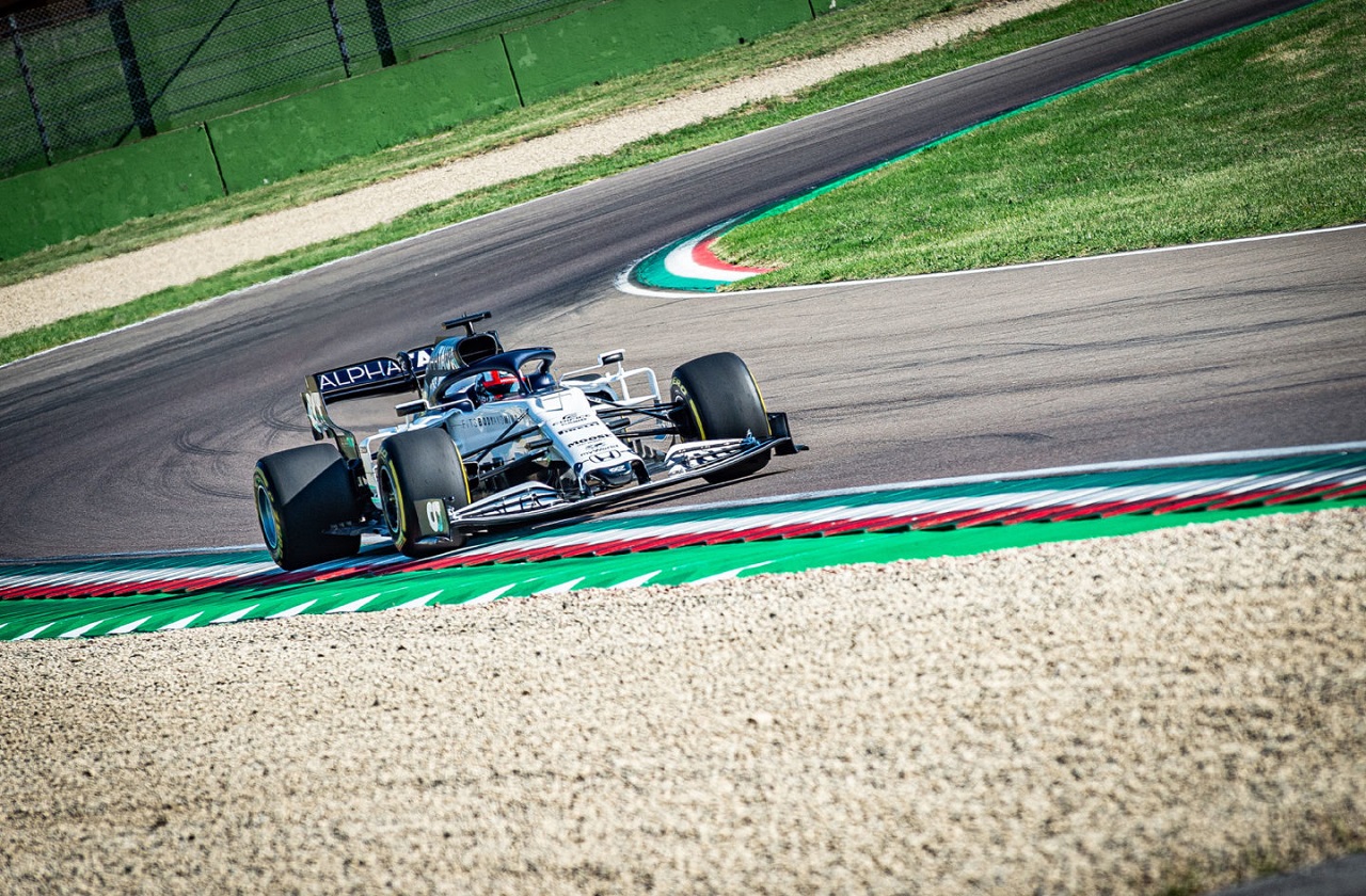 イタリア・イモラでフィルミングデー走行を行ったアルファタウリ