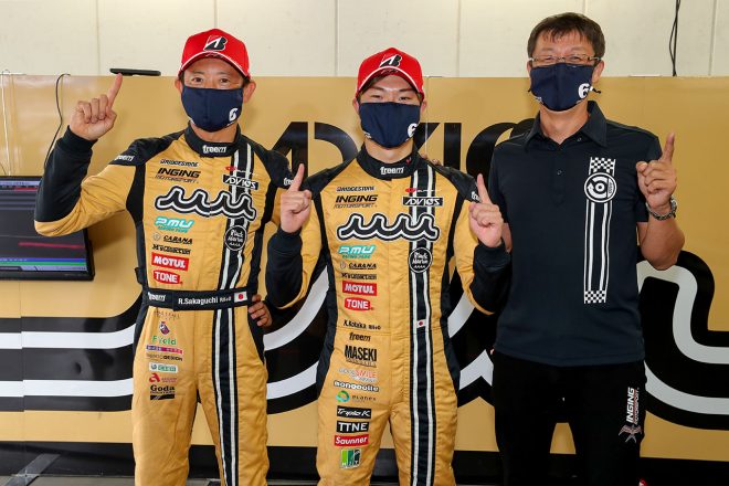 山本智博監督と阪口良平、小高一斗