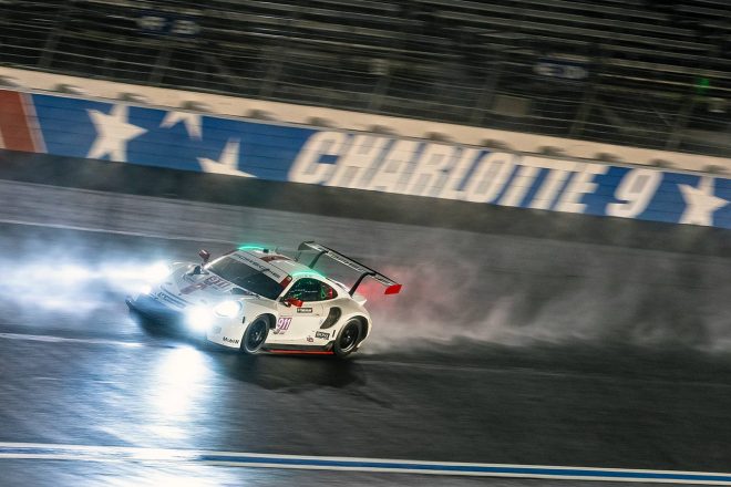 決勝では2台とも早々に姿を消したワークスポルシェの2台