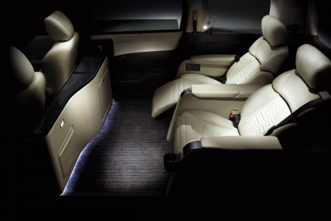 エルグランドVIP 2列仕様(インテリア:リヤシート)