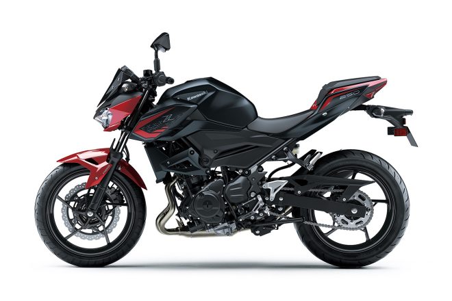 カワサキZ250（キャンディカーディナルレッド×メタリックフラットスパークブラック）