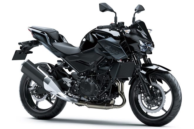 カワサキZ400（メタリックフラットスパークブラック×メタリックスパークブラック）