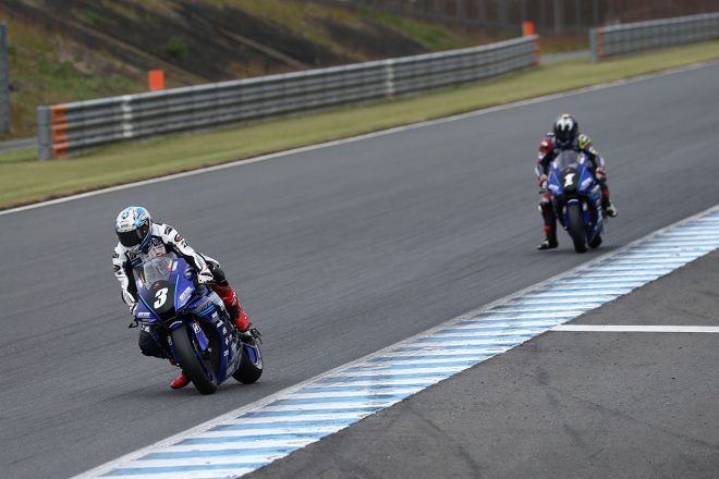 2020年全日本ロード第4戦もてぎ JSB1000 レース2：トップを走る野左根航汰（YAMAHA FACTORY RACING TEAM）