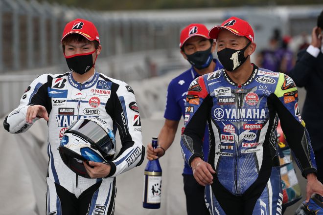 2020年全日本ロード第4戦もてぎ JSB1000 レース2：野左根航汰と中須賀克行（YAMAHA FACTORY RACING TEAM）