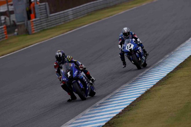 2020年全日本ロード第4戦もてぎ JSB1000 レース2：2位争いをする中須賀克行（YAMAHA FACTORY RACING TEAM）と清成龍一（Keihin Honda Dream SI Racing）