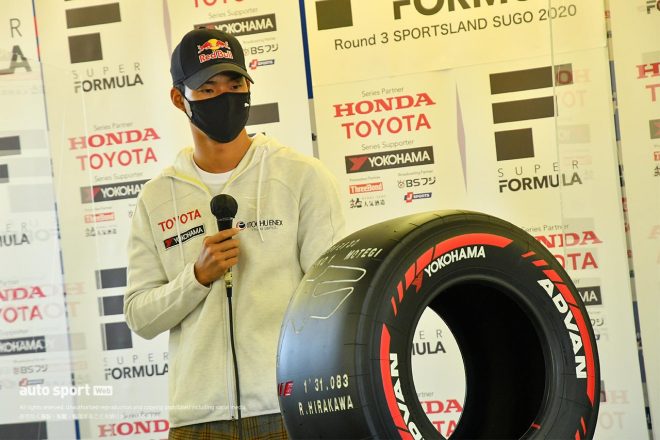 コースレコードタイム樹立の平川亮に贈呈されたタイヤ