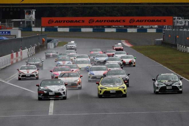 クラブマンシリーズエキスパート 決勝・ヒート1のスタート