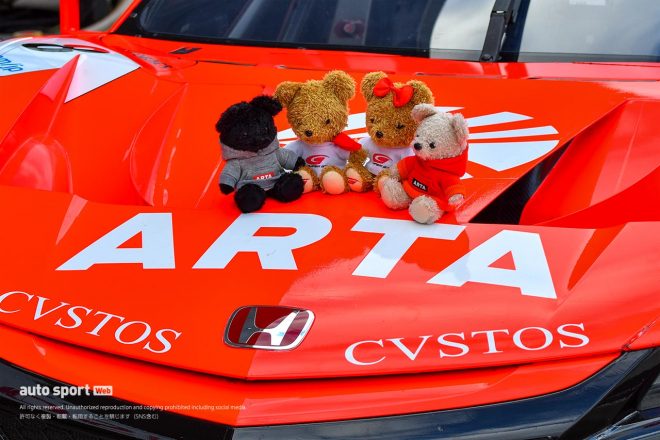 ARTA NSX-GTと新発売のARTAベア、SUPER GTベア