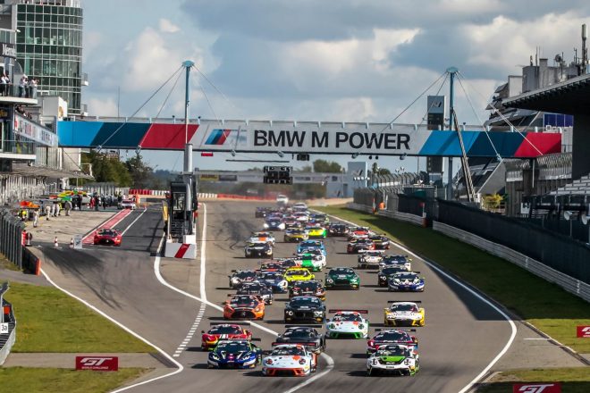 2020年GTワールドチャレンジ・ヨーロッパ第3戦ニュルブルクリンク6時間の決勝スタートシーン