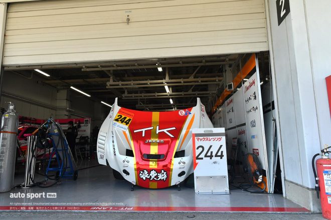 スーパーGT第6戦鈴鹿の決勝日朝のたかのこの湯 RC F GT3のピット