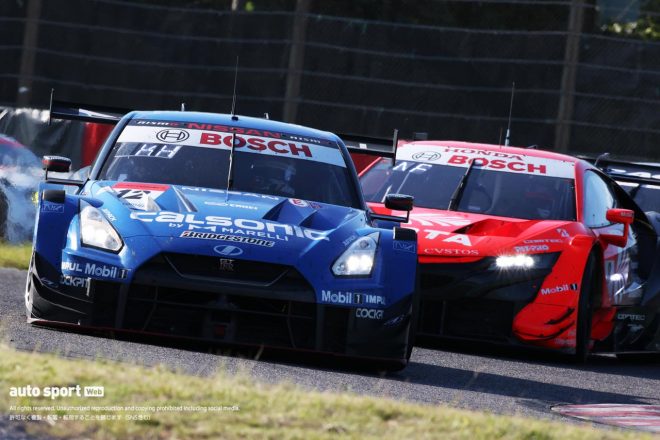 2020年スーパーGT第6戦鈴鹿　レース終盤、2位争いを演じたカルソニック IMPUL GT-RとARTA NSX-GT