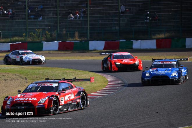 2020年スーパーGT第6戦鈴鹿　セーフティカー導入時、絶妙なピットタイミングでMOTUL AUTECH GT-Rが首位浮上