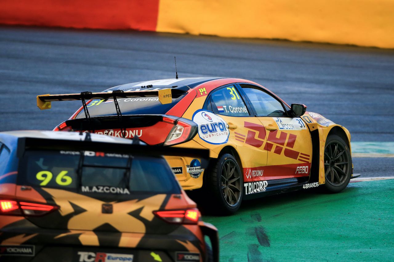 R1の最終周まで首位を守ったトム・コロネル（FK8型ホンダ・シビック・タイプR TCR／Boutsen Ginion Racing）だが「スリックを履いた彼の勝ちだ」と若手の決断を称賛