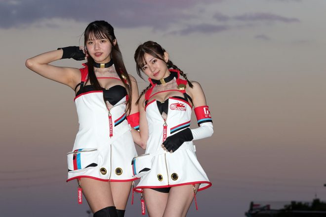 レーシングミクサポーターズの宮越愛恵さん、月愛きららさん