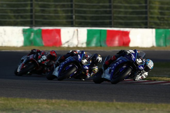 2020年全日本ロード最終戦鈴鹿 JSB1000 レース1：トップ争いをする3台