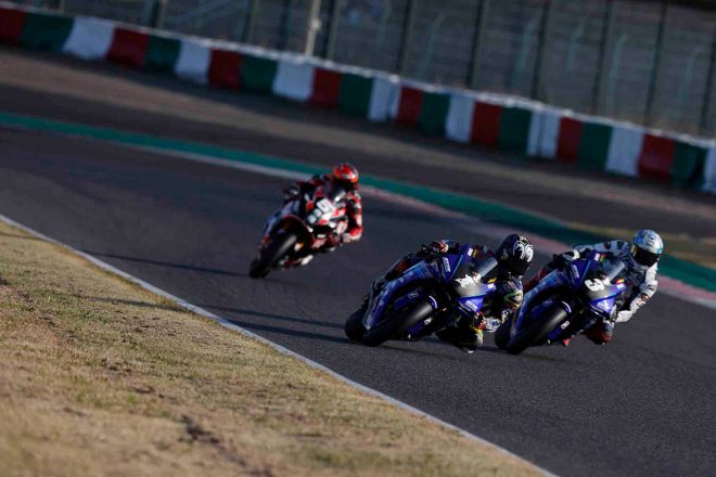 2020年全日本ロード最終戦鈴鹿 JSB1000 レース1：トップ争いをする3台