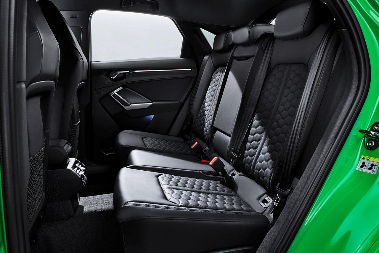 RS Q3スポーツバックのリヤシート