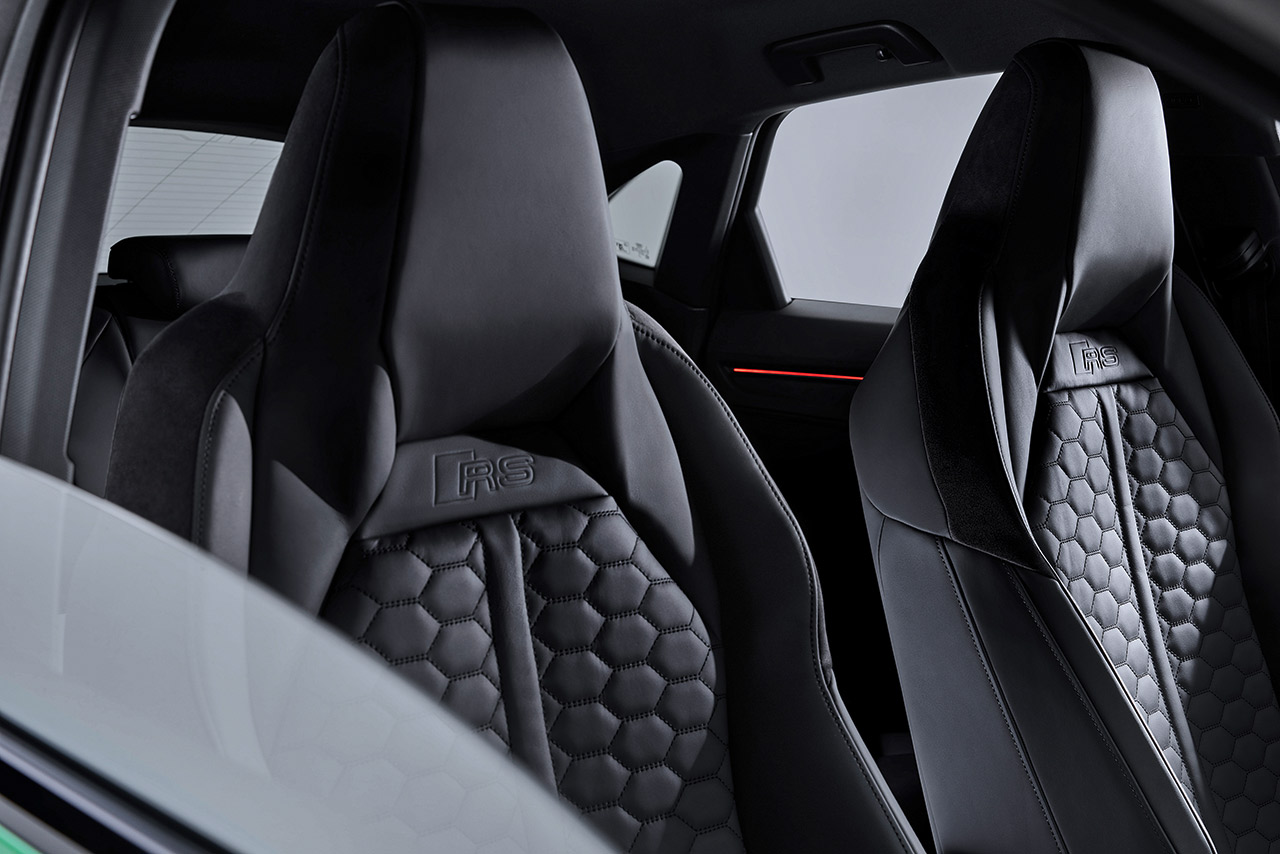 RS Q3スポーツバックのフロントシート