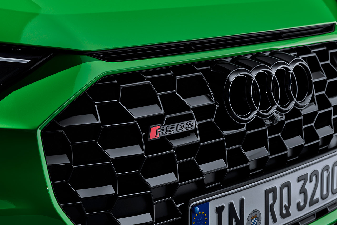 RS Q3スポーツバックのフロントグリル