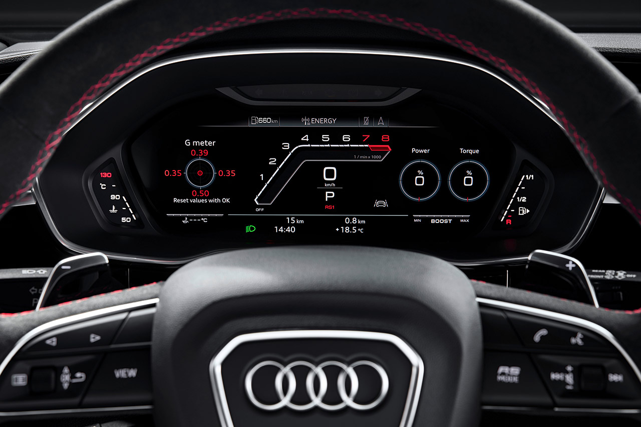 RS Q3のメーター