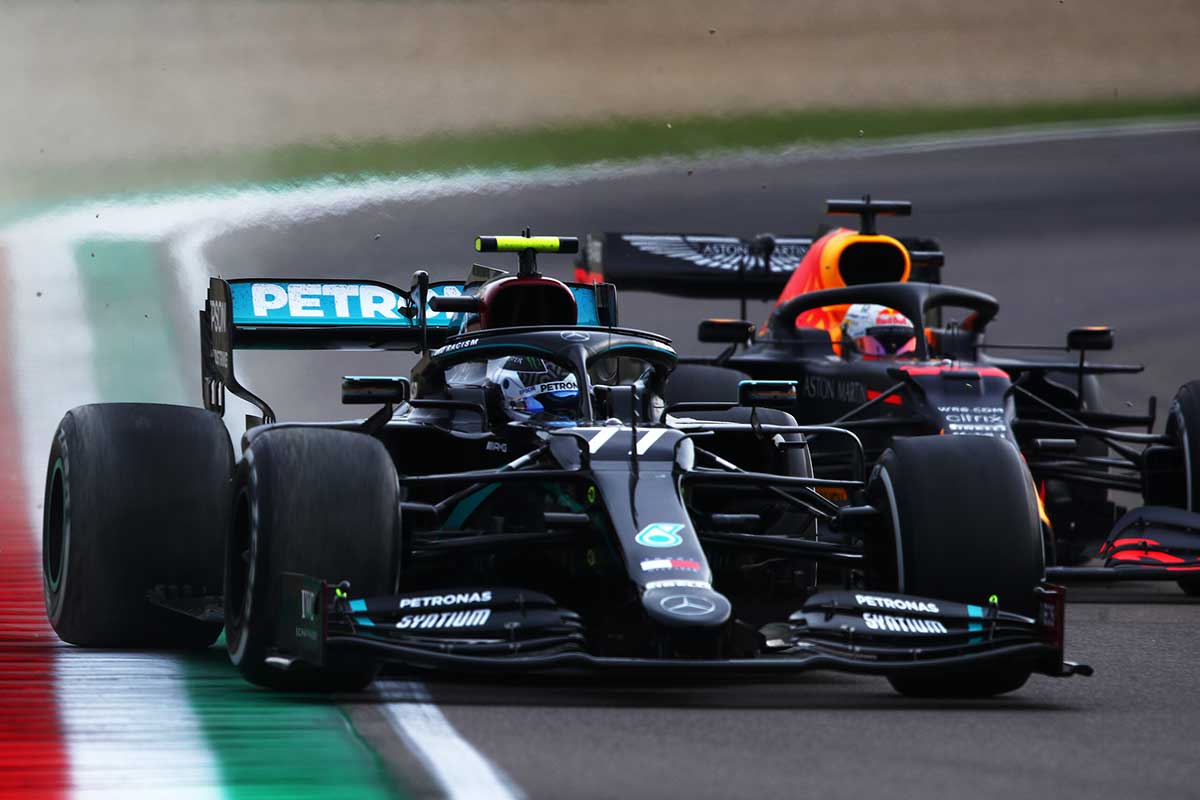 2020年F1第13戦エミリア・ロマーニャGP　バルテリ・ボッタスを追うマックス・フェルスタッペン