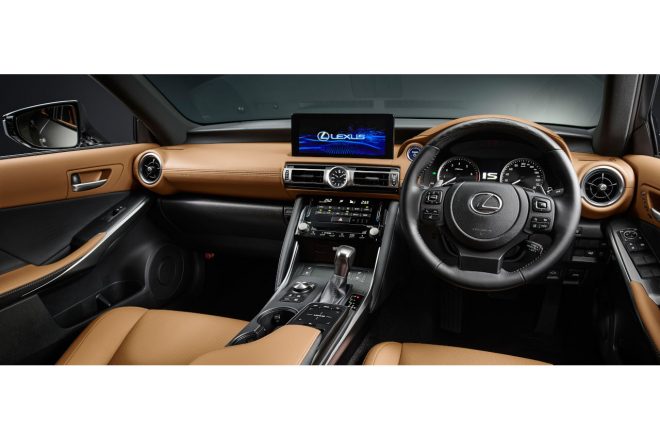 レクサスIS300h“version L”（インテリアカラー：オーカー）