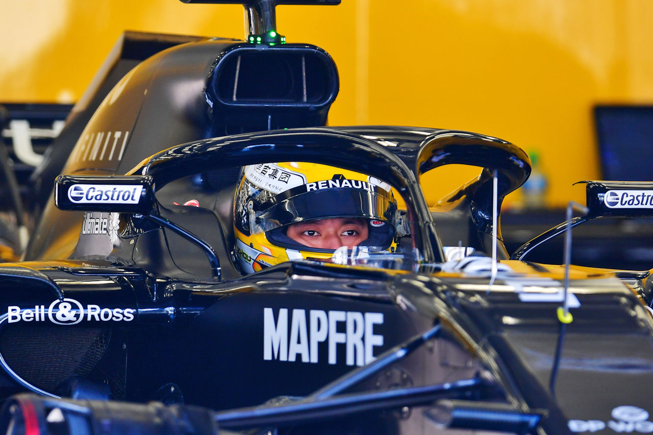 周冠宇が2018年型ルノーR.S.18でテスト