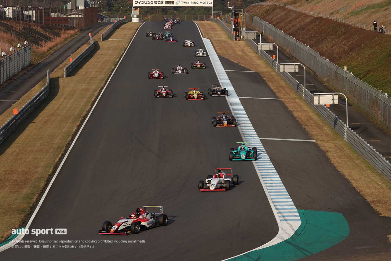 FIA-F4 第8戦もてぎ 1周目の90°コーナー