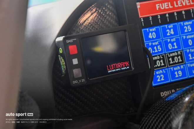 FCY等の状況が表示されるディスプレイ（岡山公式テストでのグッドスマイル 初音ミク AMG）