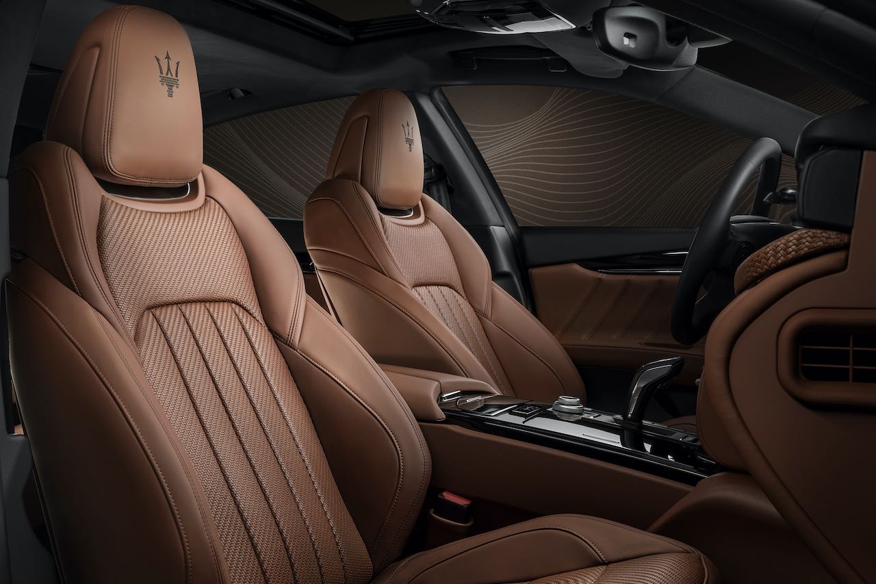 イタリアを代表する世界的ファッションブランド『エルメネジルド・ゼニア』が開発したナッパレザー“ペッレテッスータ”で仕上げられたインテリア