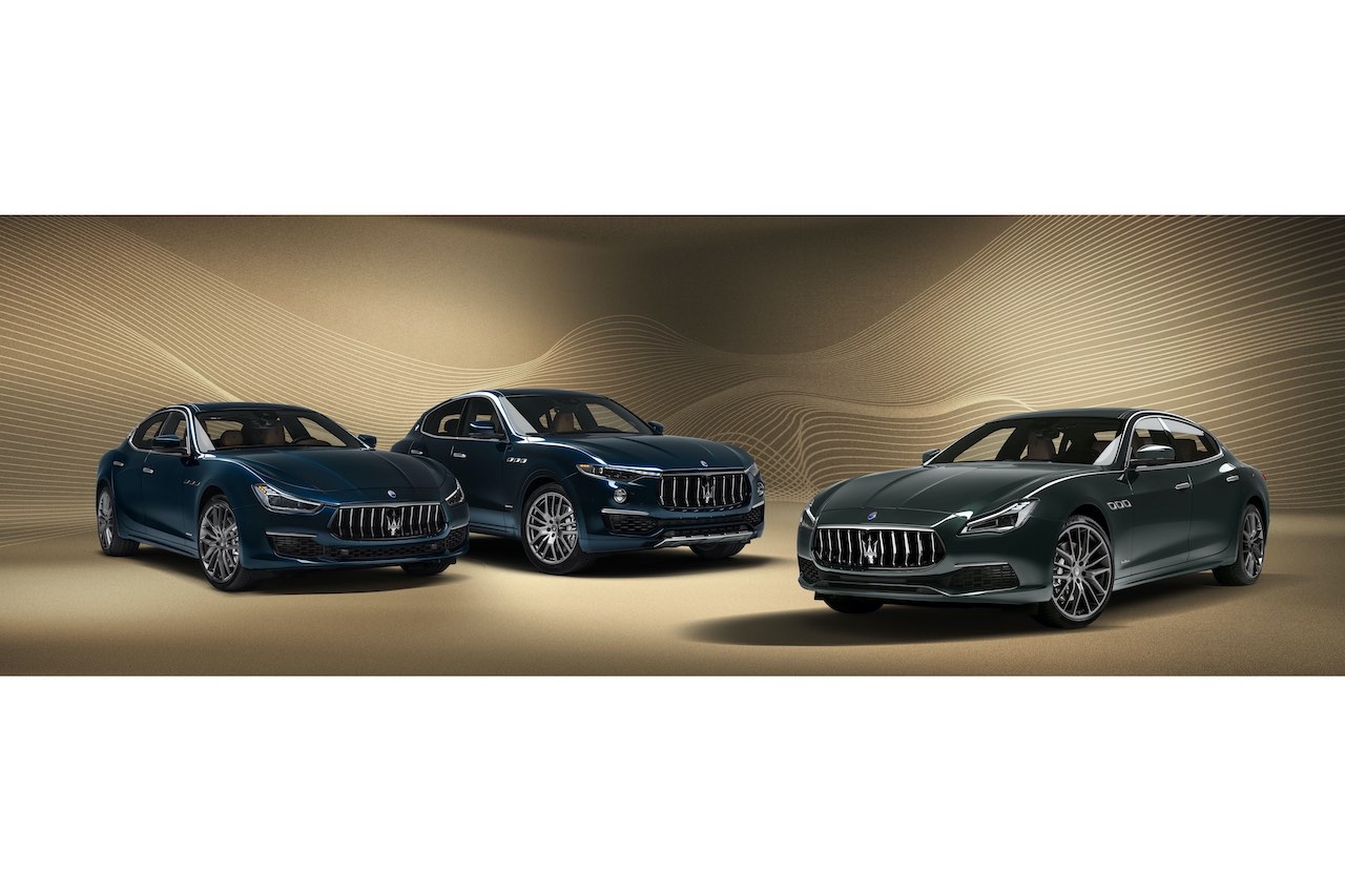 エクステリアには通常設定のない特別色のヴェルデ・メタリックとブルー・オッタニオを採用