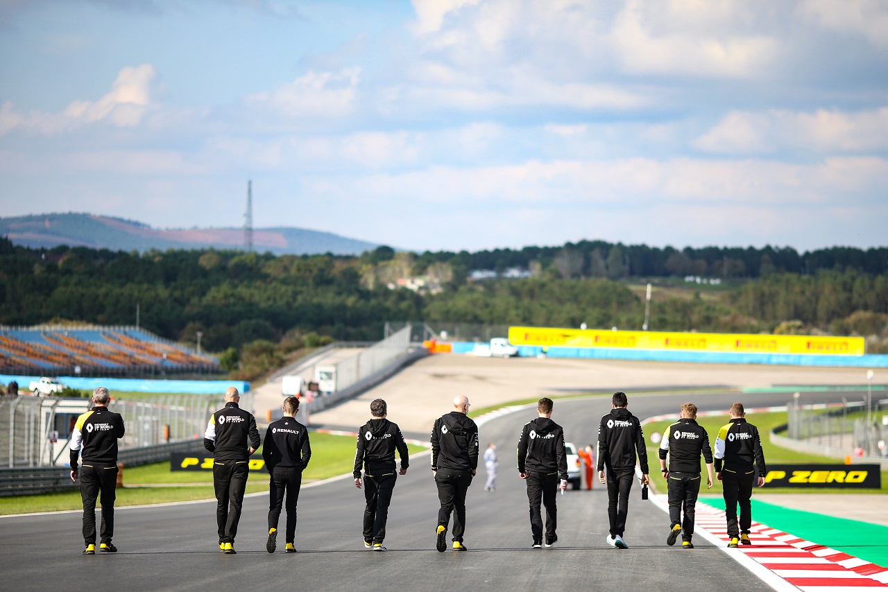 2020年F1第1戦オーストリアGP木曜　コース下見をするルノー