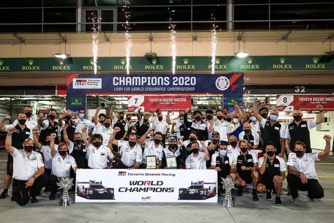 WECのワールドタイトルを決め、レース後の記念写真撮影に臨むトヨタGAZOO Racing