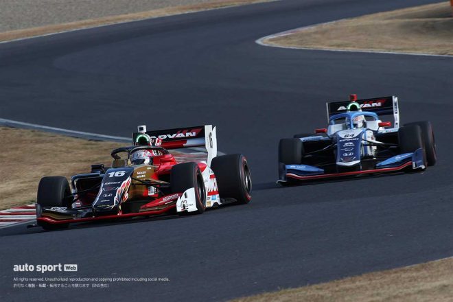 アウトラップで先にタイヤを交換していた牧野任祐（TCS NAKAJIMA RACING）の抑え切り、セーフティカーのタイミングにも助けられた野尻智紀（TEAM MUGEN）