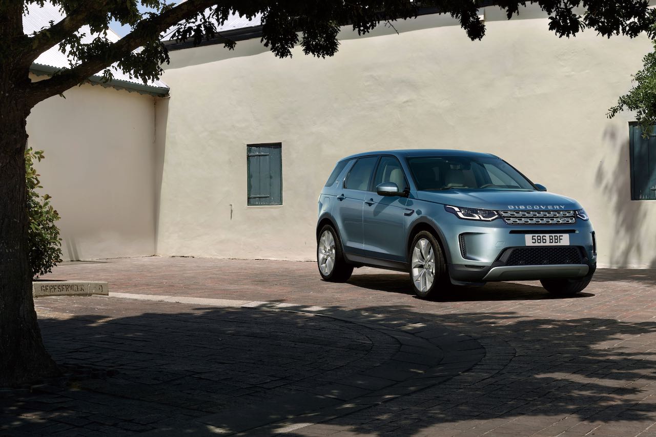 7人乗車ができるマニュアル3列目シートや20インチの大径ホイール、プレミアムLEDヘッドライト（シグネチャーライト付）などを特別装備した特別仕様車『DISCOVERY SPORT Style 7』が限定50台で登場