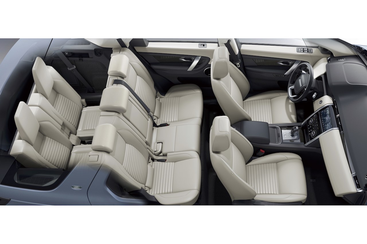 全長4610mmのボディにグレインレザー採用の3列シートを成立させた、日本の道路事情にジャストな7シーターSUVに