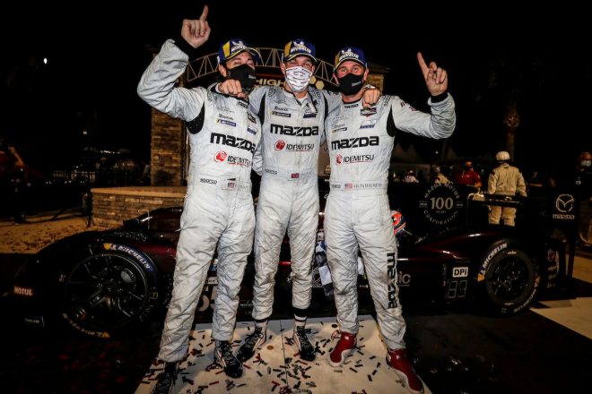 優勝した55号車マツダRT24-Pのジョナサン・ボマリート、ハリー・ティクネル、ライアン・ハンター-レイ