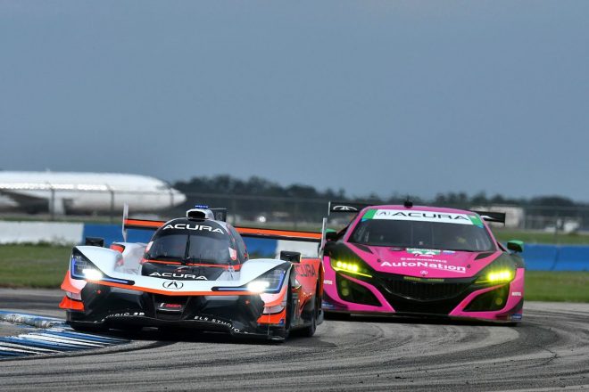 7号車アキュラARX-05（左）と86号車アキュラNSX GT3 Evo（右）